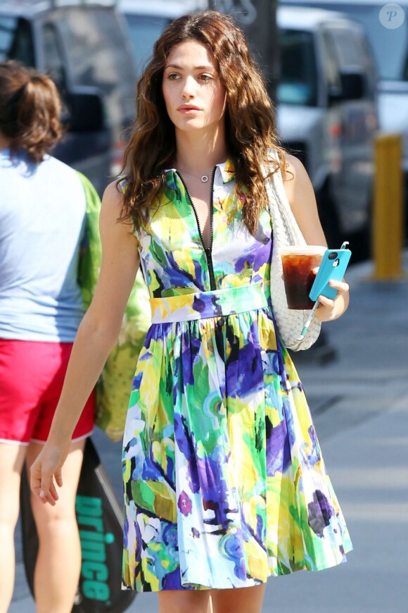 Emmy Rossum est passée au Starbucks pour aller prendre un petit déj à New York le 3 août 2012