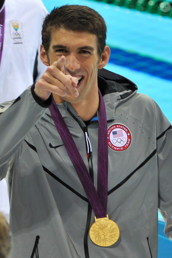 Michael Phelps dédie sa victoire à sa mère Debbie après avoir décroché une 21ème médaille olympique, la 17e en or, en s'imposant lors du 100m papillon le 3 août 2012 lors des JO de Londres