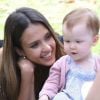 Instant complice ente Jessica Alba et sa fille Haven au Coldwater Canyon Park dans le nord de Beverly Hills le 4 août 2012
