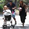 Belle journée en famille pour Jessica Alba, ses filles et son époux Cash Warren. La tribu est allée au Coldwater Canyon Park dans le nord de Beverly Hills le 4 août 2012