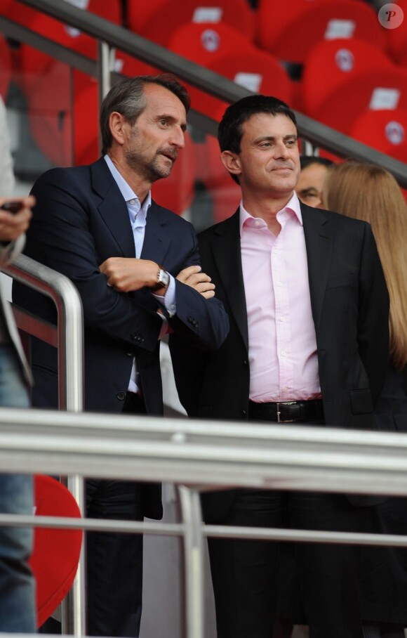 Manuel Valls, ministre de l'Intérieur et Jean-Claude Blanc lors de la rencontre amicale entre le PSG et le FC Barcelone (2-2) le 4 août 2012 au Parc des Princes