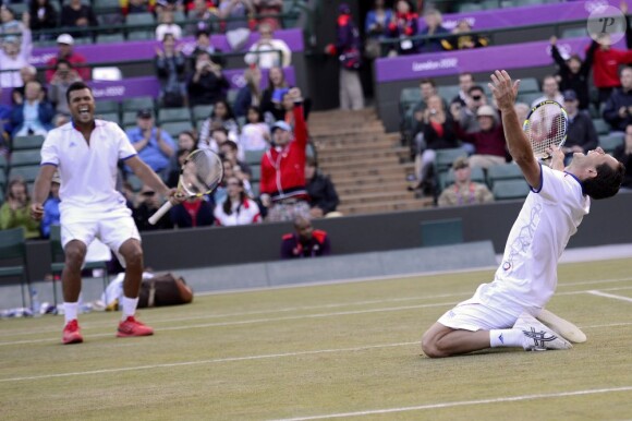 Michael Llodra et Jo-Wilfried Tsonga après s'être qualifiés pour la finale des Jeux olympiques aux dépends de David Ferrer et Feliciano Lopez le 3 août 2012 à Londres