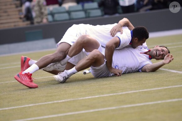 Michael Llodra et Jo-Wilfried Tsonga après s'être qualifiés pour la finale des Jeux olympiques aux dépends de David Ferrer et Feliciano Lopez le 3 août 2012 à Londres