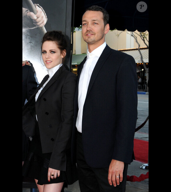 Kristen Stewart et Rupert Sanders lors de l'avant-première du film Blanche-Neige et le chasseur en mai 2012 à Los Angeles