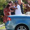 Connor et Isabella Cruise, les enfants adoptifs de Tom Cruise et Nicole Kidman, rendent visite à de la famille en Californie, à bord d'une belle décapotable, le 7 août 2012