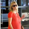 Reese Witherspoon, enceinte, fait ses courses à Santa Monica le 8 août 2012