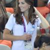 Kate Middleton, ambassadrice du Team GB pour les Jeux olympiques de Londres 2012, dans les gradins de l'Aquatics Centre pour soutenir et applaudir les nageuses britanniques en lice en natation synchronisée par équipes. La Grande-Bretagne a fini 6e.