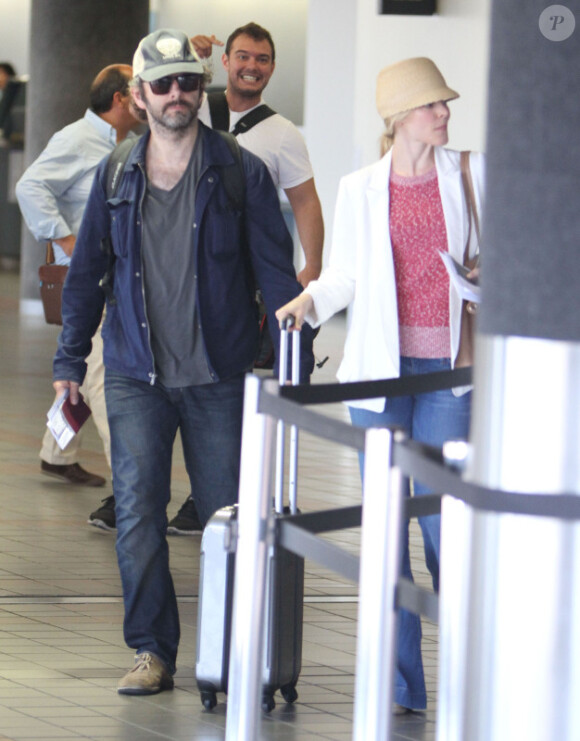 Rachel McAdams et son amoureux Michael Sheen à l'aéroport de Los Angeles, le 9 août 2012