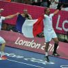 Nikola Karabatic et Didier Dinart brandissent les couleurs de la France.
Les Experts du hand français ont conservé le 12 août 2012 aux JO de Londres leur titre olympique de Pékin en battant en finale la Suède (22-21). Un doublé historique, une joie épique, une équipe de légende.
