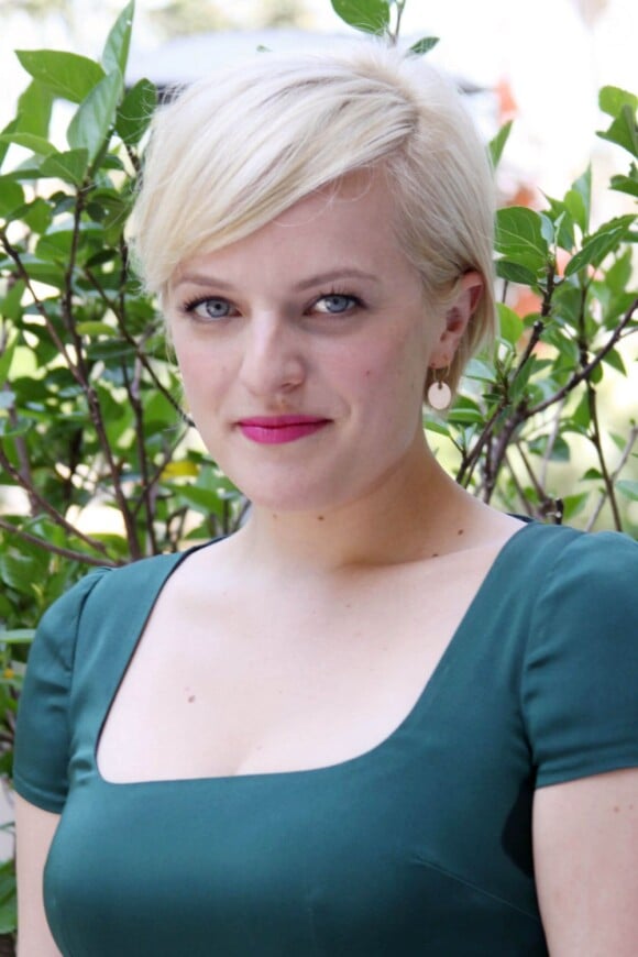 Elisabeth Moss a dévoilé sa nouvelle coupe de cheveux lors de la conférence de presse de Mad Men à Los Angeles, le 10 août 2012.