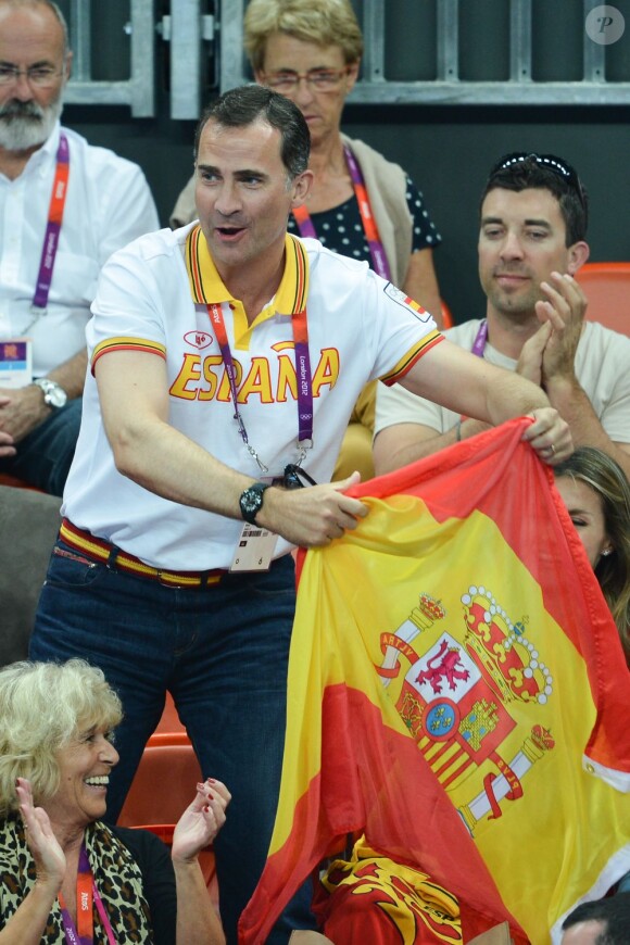 Letizia et Felipe d'Espagne devant Espagne - Corée du Sud le 11 août 2012 aux Jeux olympiques de Londres. Le prince Felipe étaient sur les nerfs, les Espagnoles ayant eu besoin de deux prolongations pour arracher la médaille de bronze (31-29).