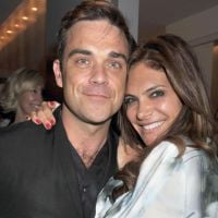 Robbie Williams et Ayda Field, enceinte : Muscles contre ventre rond, le duel