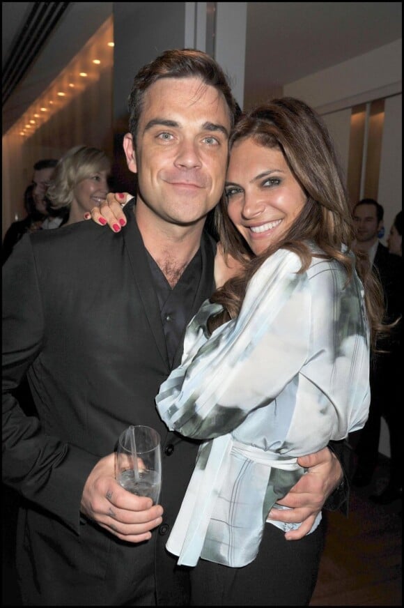 Robbie Williams et sa femme Ayda Field en février 2011 à Londres. En août 2012, le couple attend son première enfant, une petite fille.