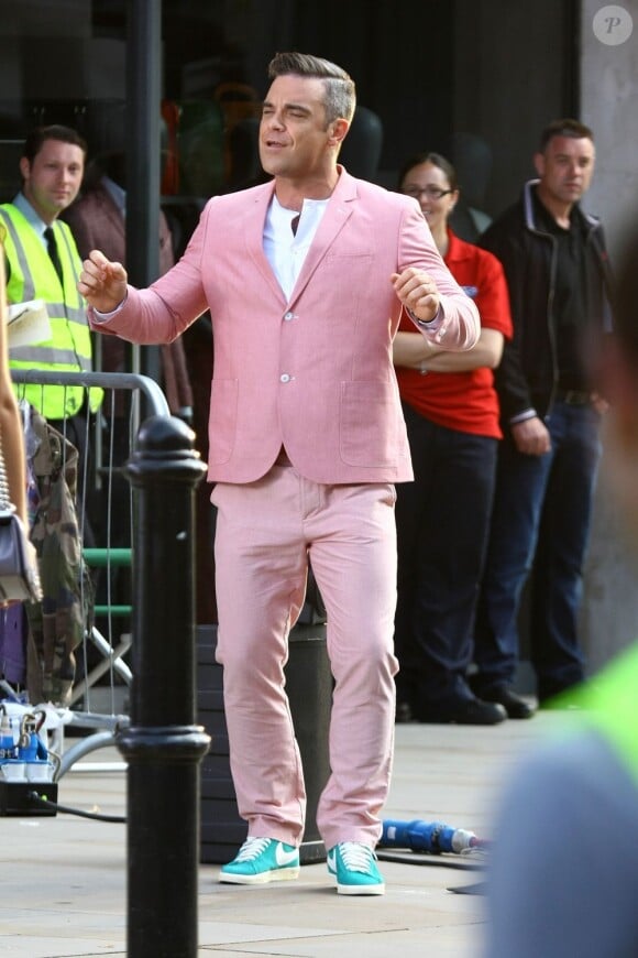 Robbie Williams sur le tournage de son nouveau clip le 16 août 2012