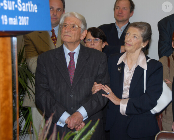François Fillon et ses parents, Michel et Anne Fillon, en mai 2007 Sablé-sur-Sarthe. Anne Fillon est décédée dans la nuit du 16 au 17 août 2012