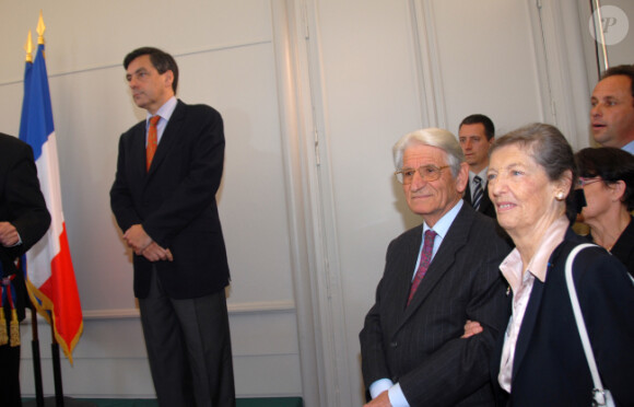 François Fillon et ses parents, Michel et Anne Fillon, en mai 2007 Sablé-sur-Sarthe. Anne Fillon est décédée dans la nuit du 16 au 17 août 2012