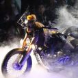 Lady Gaga se transforme en Harley Davidson en plein Born This Way Ball à Bucarest, le 16 août 2012.