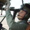 Le prince William, à bord d'un hélicoptère pour la Royal Air Force, en 2009
