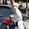 Michelle Williams et sa fille Matilda en partance pour le Magic Castle à Hollywood le 19 août 2012
