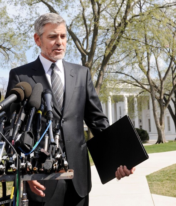 George Clooney après sa rencontre avec Barack Obama à Washington pour évoquer la situation du Darfour, le 15 mars 2012.