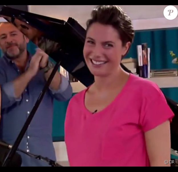 Alessandra Sublet émue pour son départ en congé maternité dans C à Vous, sur France 5 , le jeudi 17 mai 2012.