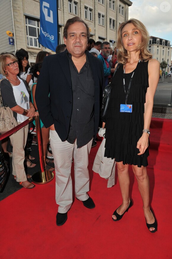 Didier Bourdon bien accompagné lors de la présentation du film Stars 80 au Festival du Film d'Angoulême, le 21 août 2012.