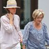 Amanda Peet et sa mère Penny se promènent, le 25 août 2012 à New York.