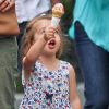 Amanda Peet et sa fille Molly, 2 ans, prendre une glace. A New York le 25 août 2012.