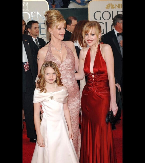 Dakota Johnson avec sa mère Melanie Griffith et sa demi-soeur Stella en 2006