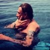 Johnny Hallyday dans sa piscine de Saint-Barthelémy, août 2012.