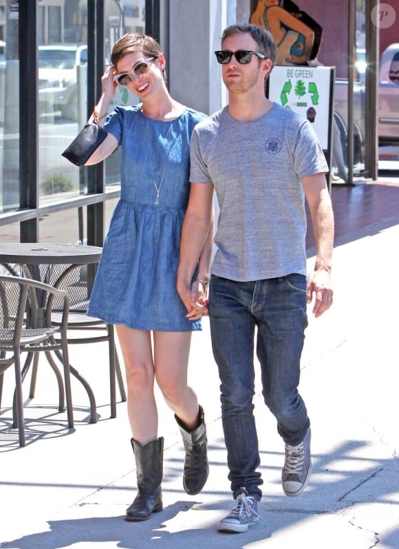 Anne Hathaway et Adam Shulman à Los Angeles, le 28 août 2012.