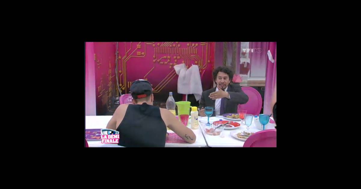 Julien et le père de Sacha dans Secret Story 6, mercredi 29 août 2012 sur TF1 Purepeople Julien et le père de Sacha dans Secret Story 6, mercredi 29 août 2012 sur TF1 Purepeople