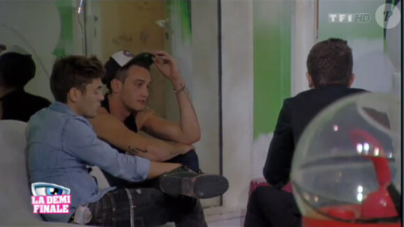Julien réfléchit dans Secret Story 6, mercredi 29 août 2012 sur TF1