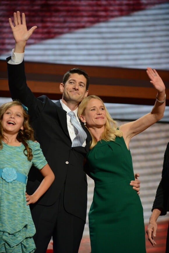 Janna Ryan accompagnait son mari Paul Ryan, colistier de Mitt Romney aux prochaines élections présidentielles américaines, ainsi que ses enfants Liza, Charlie et Sam lors du congrès républicain de Tampa le 29 août 2012