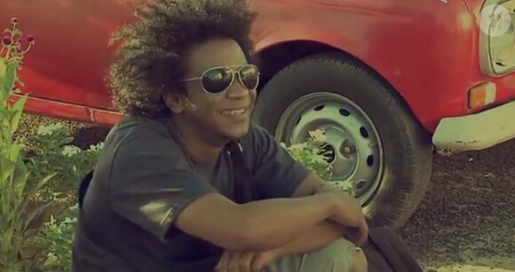 Suarez : image du clip Qu'est-ce que j'aime ça, extrait de l'album L'Indécideur.