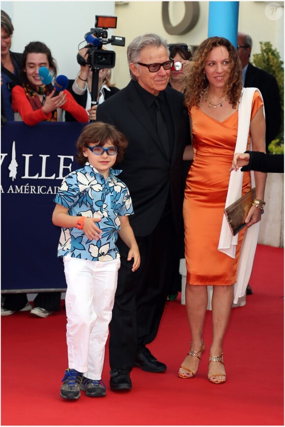 Harvey Keitel, Daphna Kastner et leur enfant lors de la cérémonie d'ouverture du 38e Festival du cinéma américain de Deauville, le 31 août 2012.