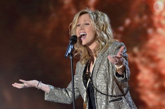 Lara Fabian sur le plateau de Vivement Dimanche, février 2012.