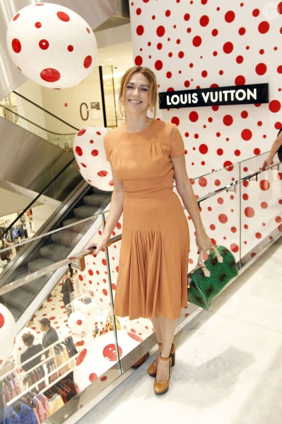 Marie-Josée Croze lors de l'inauguration du pop-up store Louis Vuitton x Yayoi Kusama au grand magasin Printemps. Paris, le 4 septembre 2012.