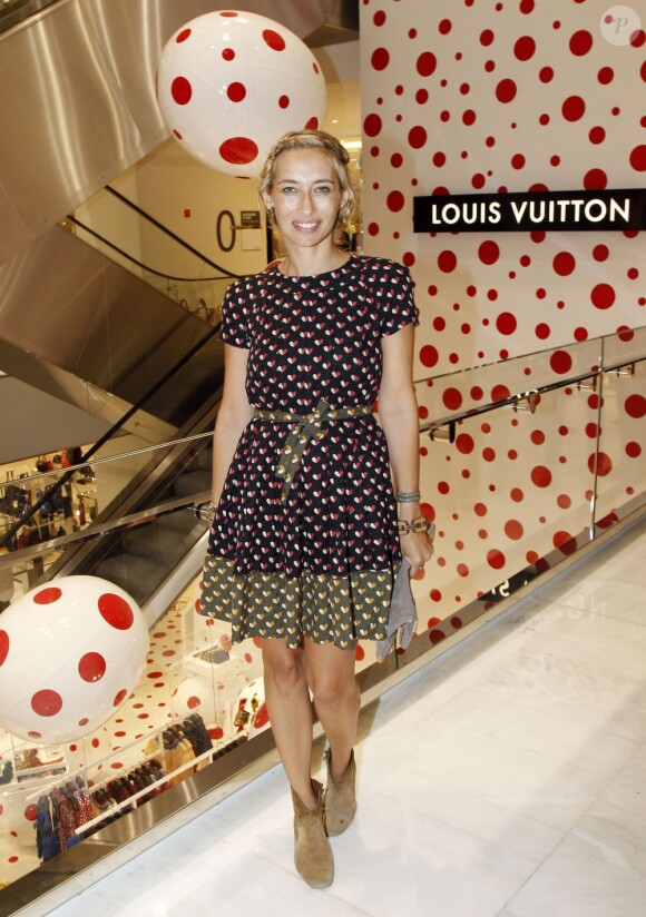 Alexandra Golovanoff lors de l'inauguration du pop-up store Louis Vuitton x Yayoi Kusama au grand magasin Printemps. Paris, le 4 septembre 2012.