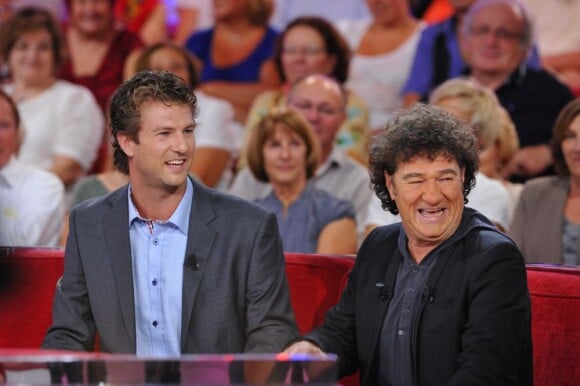 Robert Charlebois et son fils Victor lors de l'enregistrement de l'émission Vivement dimanche, diffusé sur France 2 le 9 septembre 2012