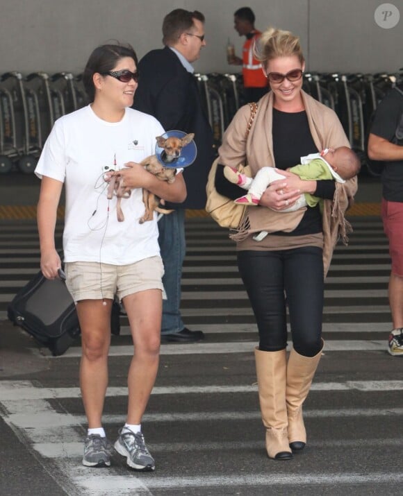 Katherine Heigl a débarqué le 6 septembre 2012 à l'aéroport de Los Angeles avec sa petite merveille Adalaide et son mari Josh. Sa maman Nancy et sa soeur Meg les attendaient.