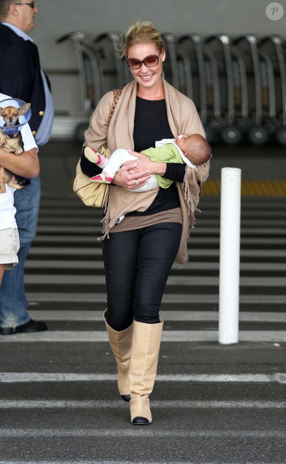 Katherine Heigl, épanouie avec sa petite Adalaide à Los Angeles le 6 septembre 2012