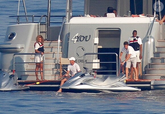 Amoureux, Jay-Z et Beyoncé s'apprêtent à faire du jet-ski à Saint-Jean-Cap-Ferrat, le 7 septembre 2012