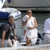 Souriante, Beyoncé quitte son yacht avec sa fille Blue Ivy, le 8 septembre 2012 à Beaulieu-sur-mer