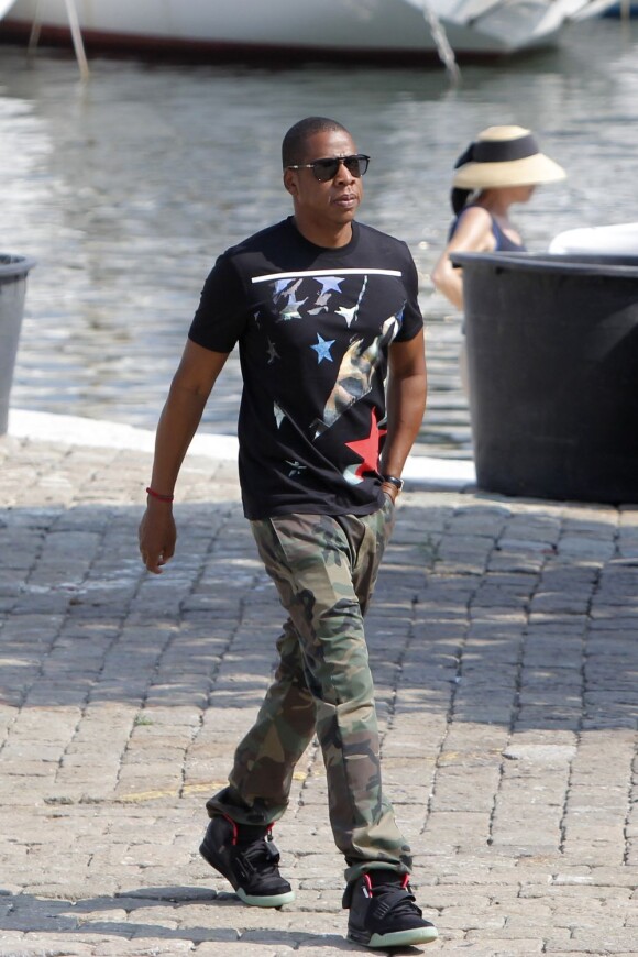 Jay-Z quitte son yacht le 8 septembre 2012 à Beaulieu-sur-mer
