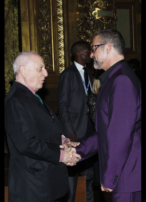 Pierre Bergé et George Michael au dîner offert par Cartier dans le foyer du Palais Garnier après le concert de George Michael en faveur de Sidaction, à Paris, le 9 septembre 2012.
