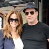 John Travolta et Kelly Preston sortent du restaurant L'avenue, à Paris, le 10 septembre 2012