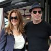 John Travolta et Kelly Preston sortent du restaurant L'avenue, à Paris, le 10 septembre 2012 - Le couple fait front aux rumeurs