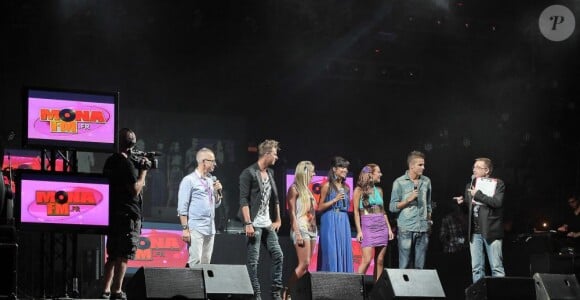 5 Ch'tis au concert organisé par la radio Mona FM le 8 Septembre 2012 à Armentières.
