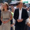 Le prince William et Kate Middleton ont assisté à une cérémonie traditionnelle dans le quartier de Queenstown lors de leur deuxième jour de voyage à Singapour le 12 septembre 2012